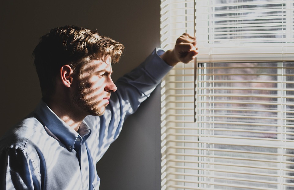 外からの視線を遮る窓の目隠し方法とは。目隠しの工夫と具体例を紹介